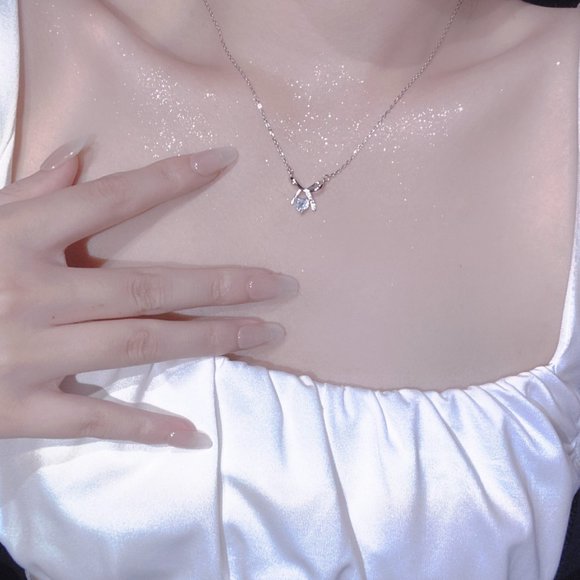 Bow Zircon Necklace - Picture 10 of 16